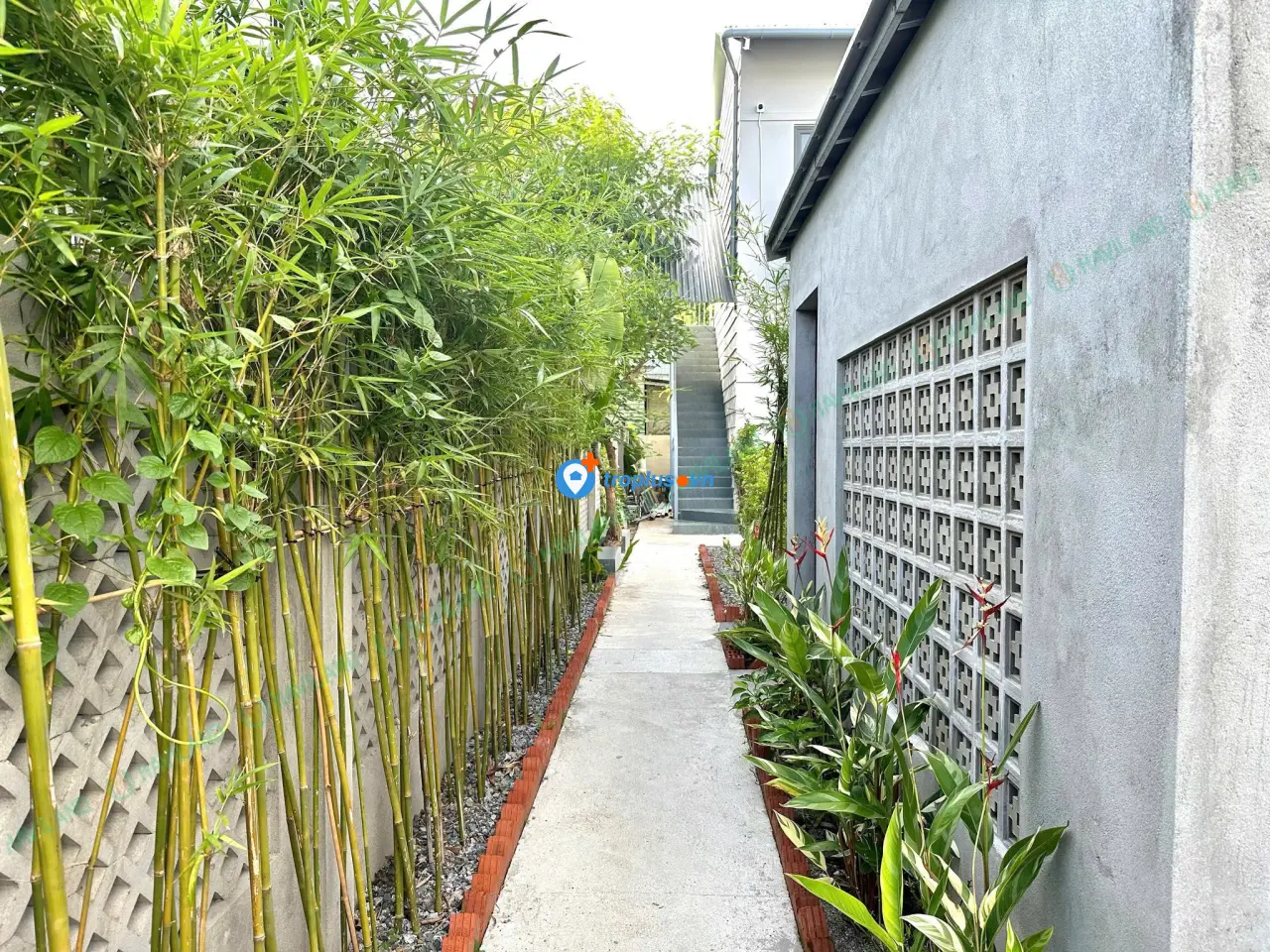 Phòng full nội thất 596 Lê Văn Hiến – tầng trệt, 2 sân vườn riêng, cho nuôi pet – chỉ 6.5 triệu/tháng